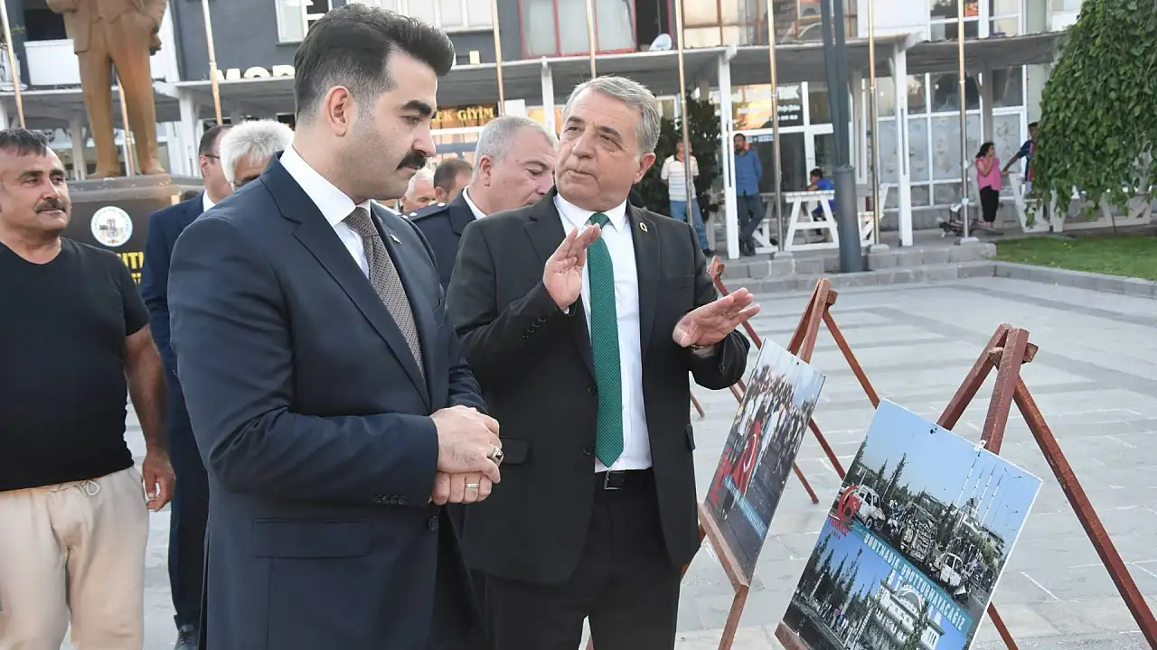 Gece yarısına kadar meydandan ayrılmadılar! Tomarza'da dikkat çeken buluşma