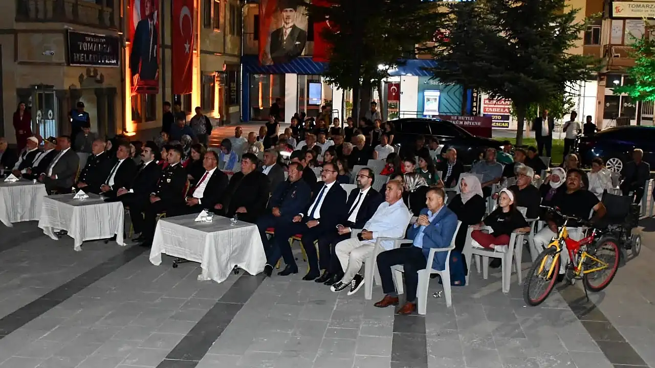 Gece yarısına kadar meydandan ayrılmadılar! Tomarza'da dikkat çeken buluşma