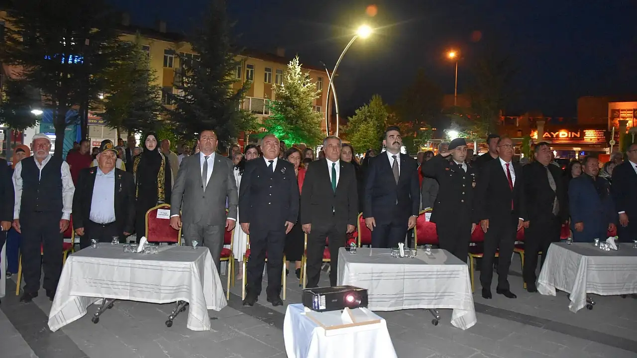 Gece yarısına kadar meydandan ayrılmadılar! Tomarza'da dikkat çeken buluşma