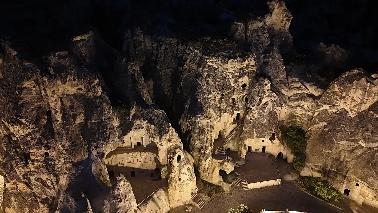 Kapadokya'nın büyüsü geceye taşındı