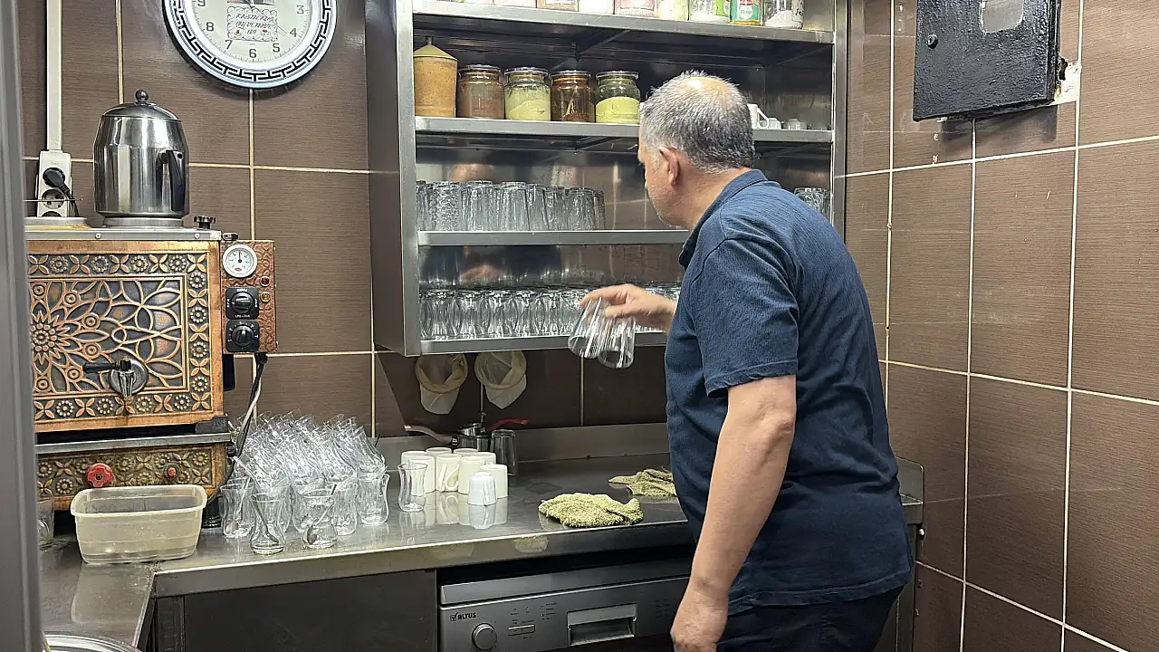 Kayseri'de 4 metrekarelik dükkana 43 yıllık emeğini sığdırdı!