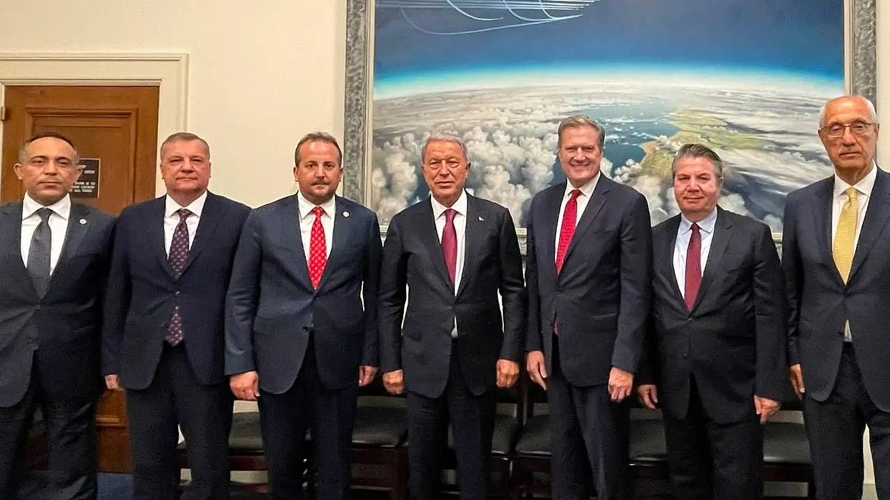 NATO zirvesinde kritik temas: Hulusi Akar'dan önemli mesajlar
