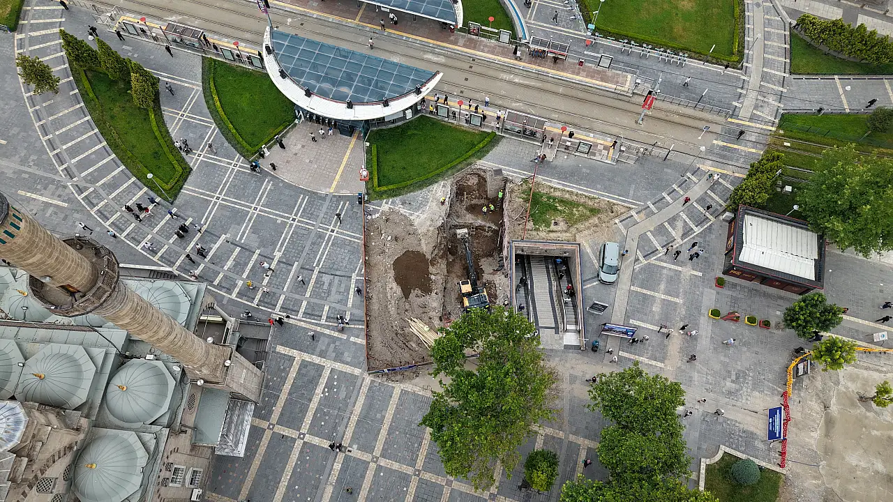 Cumhuriyet Meydanı'na 17 kişilik dev asansör geliyor