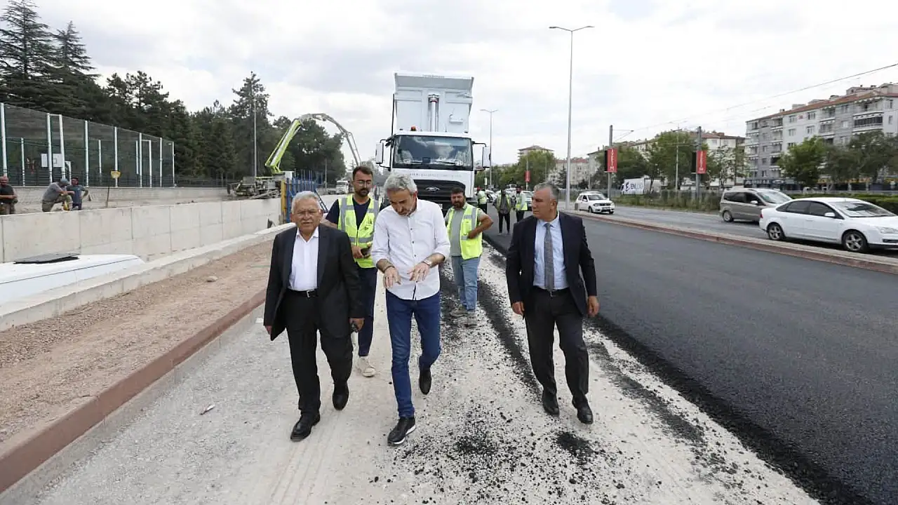 Kayseri'de DSİ-Yeni Sanayi Katlı Kavşağı'nda ki çalışmaları Yavuz Navruz ve Dr. Memduh Büyükkılıç yerinde inceledi