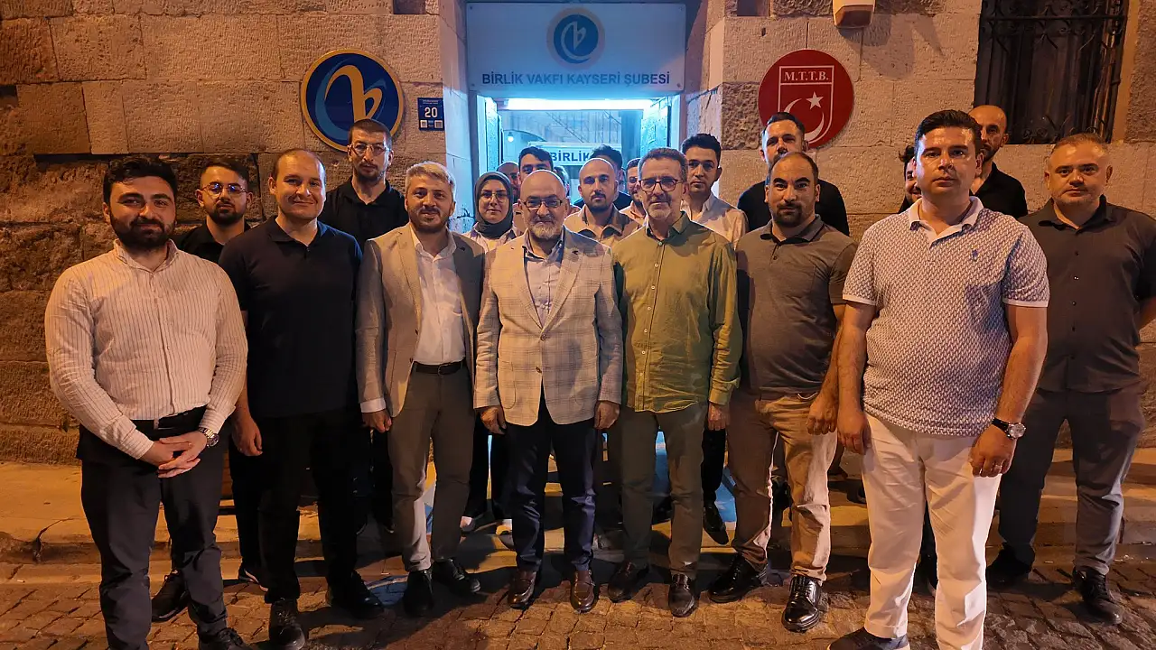 Kayseri'de gençlerin en çok merak ettiği sorulara Murat Cahid Cıngı yanıt verdi