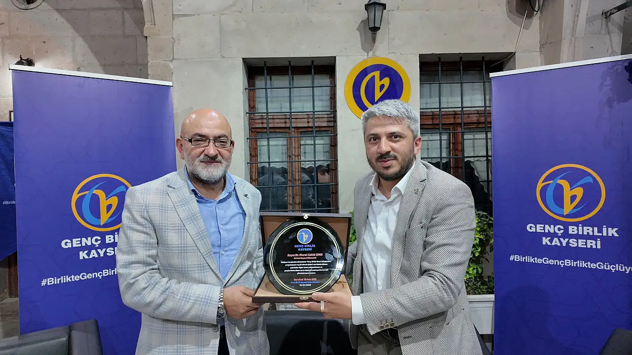 Kayseri'de gençlerin en çok merak ettiği sorulara Murat Cahid Cıngı yanıt verdi