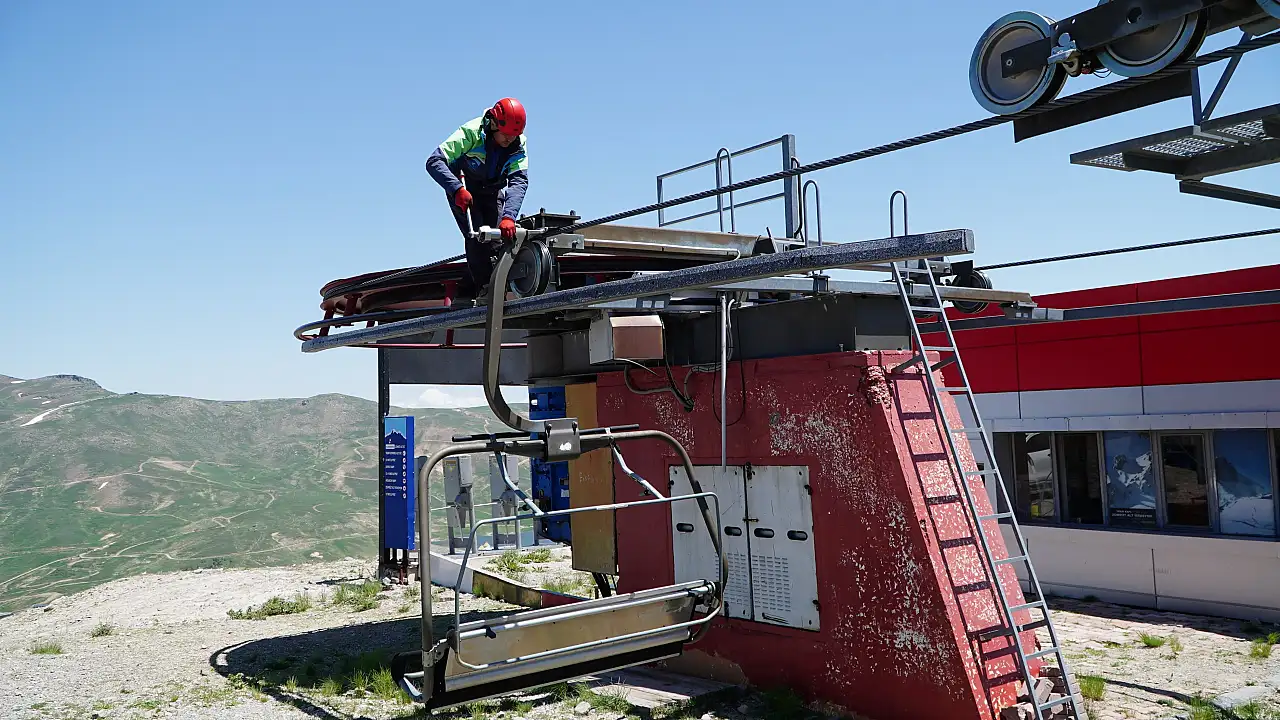 Erciyes'te kapsamlı tadilat: Yeni sezona hazırlık hız kesmiyor!