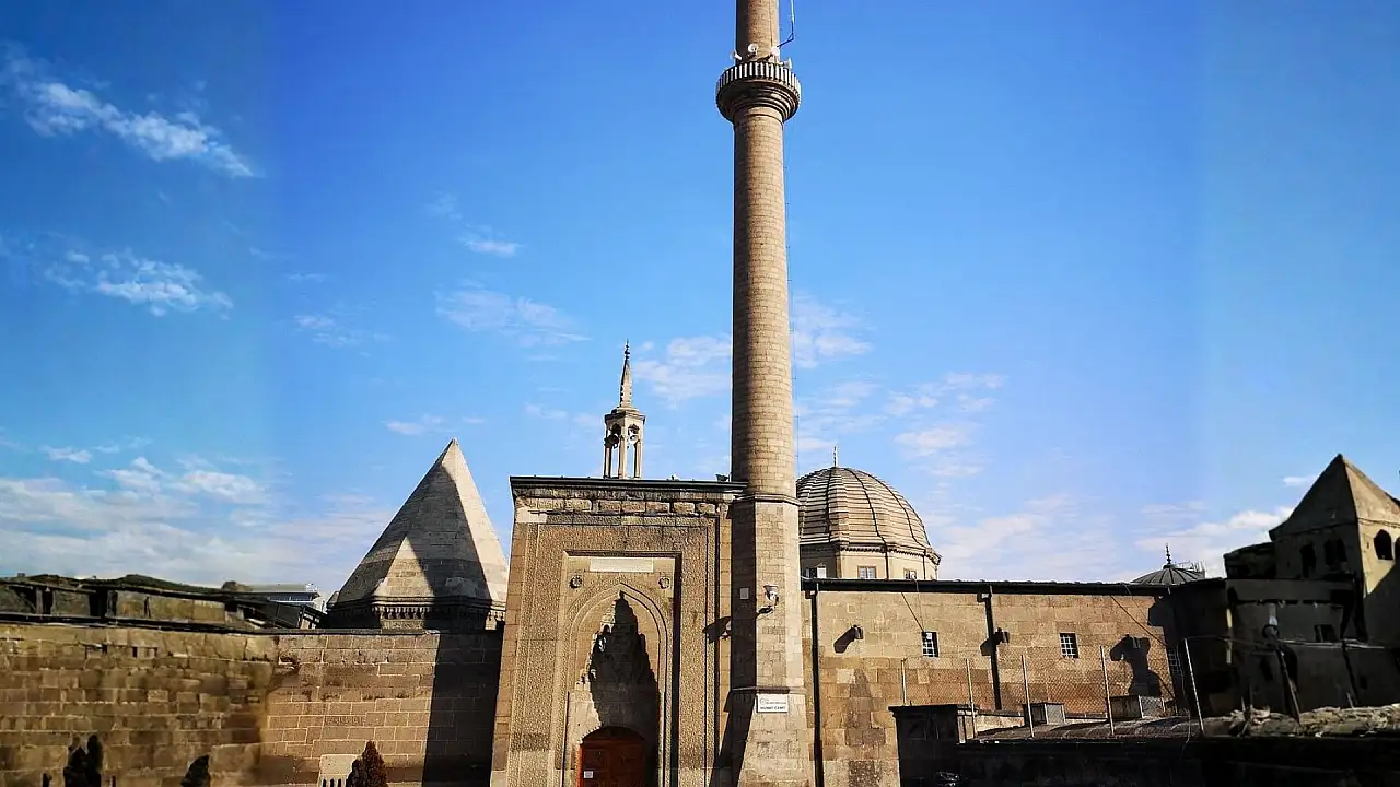 Kayseri'de çaresiz hastaların şifa bulacağı yer ve görülmesi gereken 10 tarihi mekan