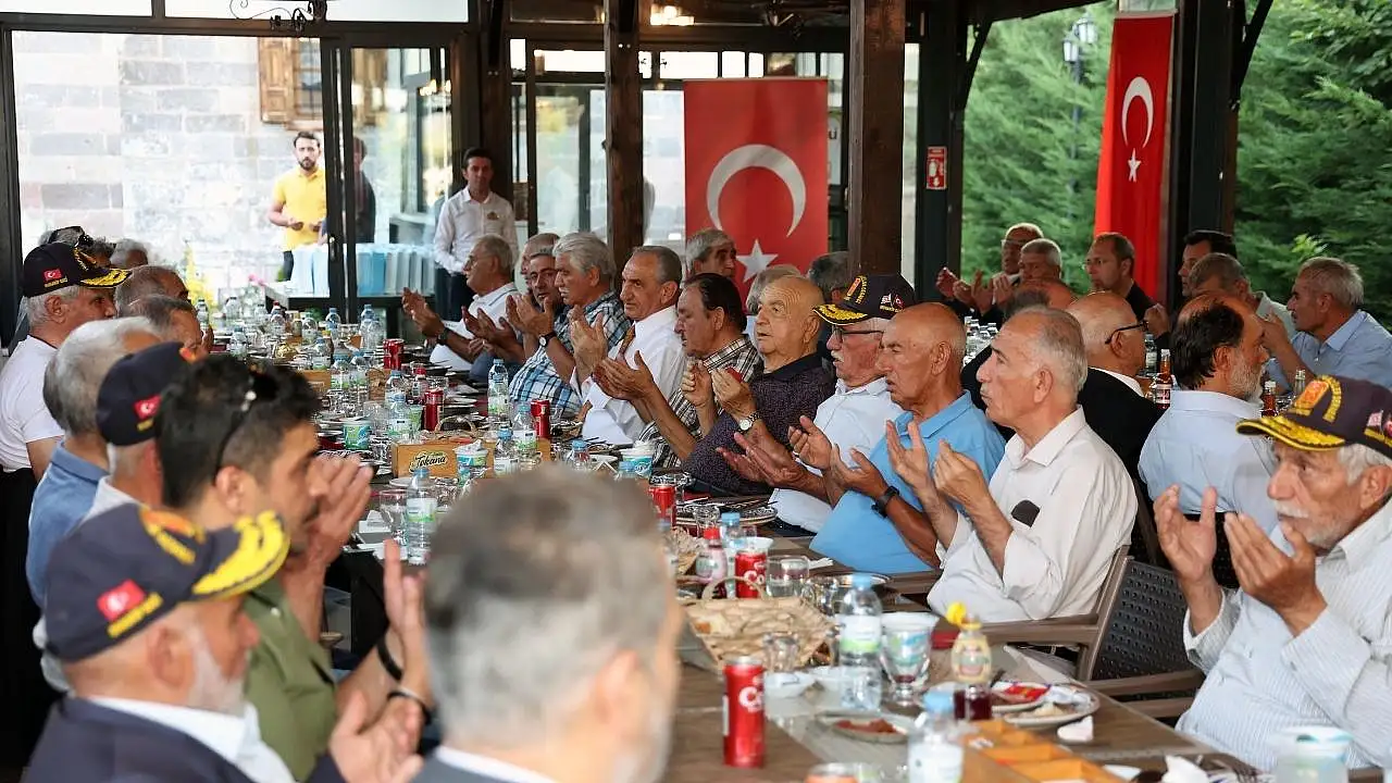 Talas'tan Belediyesinden anlamlı eser: 'Kayseri Girne Hattı' albümü tanıtıldı!