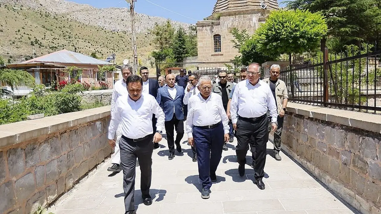 Başkan Büyükkılıç ve Vali Çiçek Melikgazi Türbesi için restorasyon müjdesi verdi