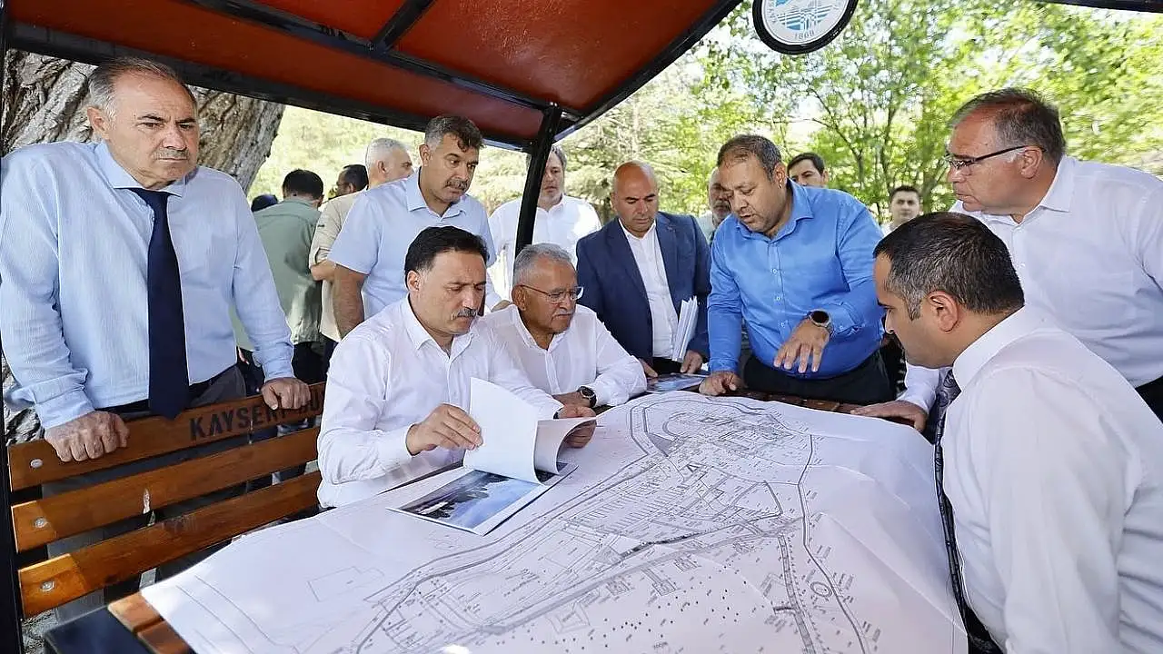 Başkan Büyükkılıç ve Vali Çiçek Melikgazi Türbesi için restorasyon müjdesi verdi