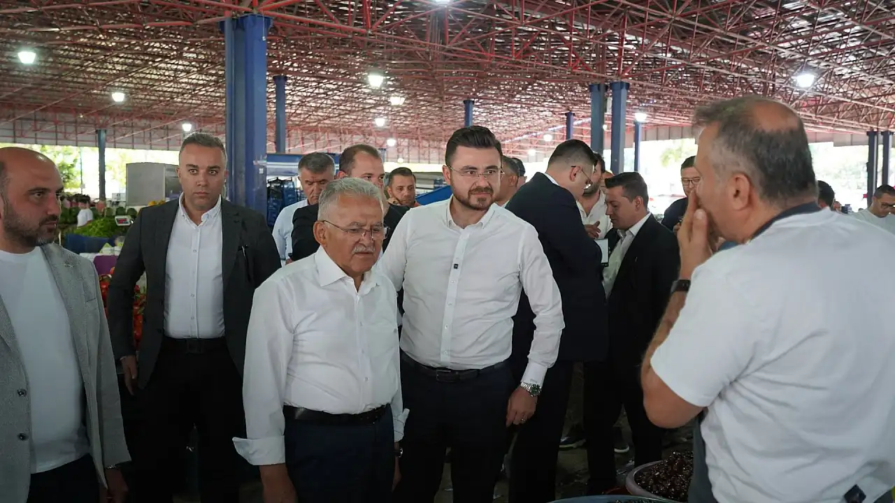 Başkan Büyükkılıç ve Hüseyin Okandan esnafla gönül bağı kurdu