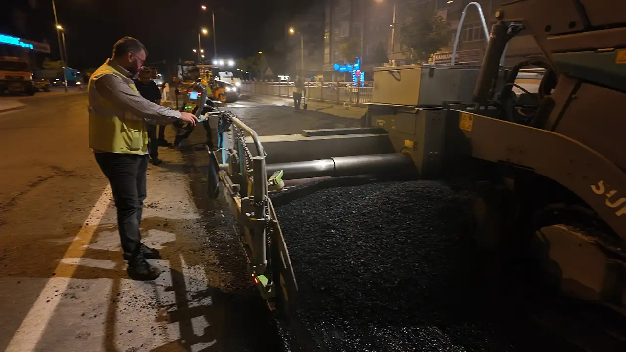 Kayseri Büyükşehir'den Yoğunburç'ta gece mesaisi