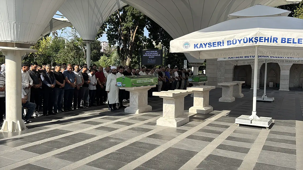 6 bıçak darbesiyle öldürülen şahıs toprağa verildi
