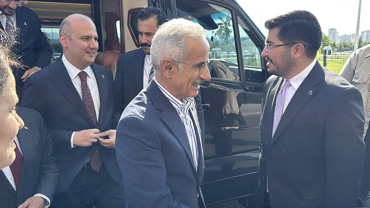 Bakan Uraloğlu Kayseri'de gençlere anlattı: 'Matematikten geçemezken mühendis oldum'