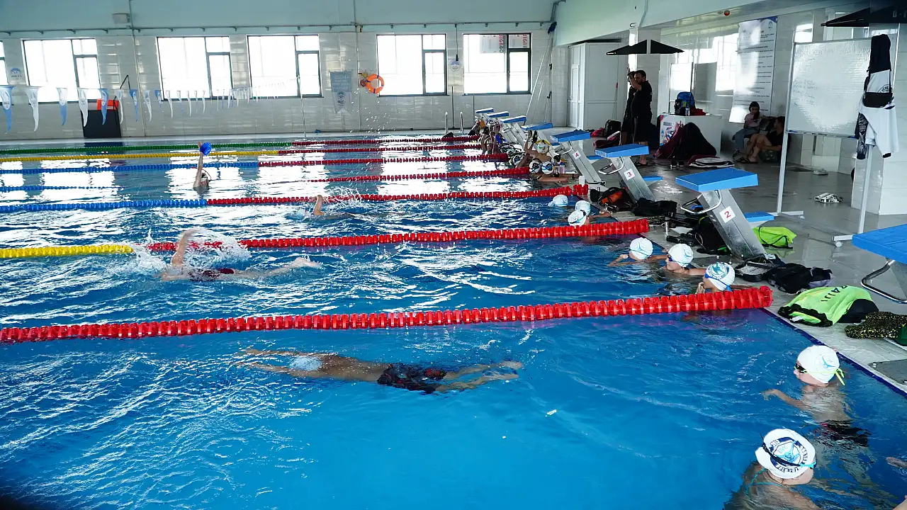 Erciyes'e akın başladı! İki şehirden 30 sporcu Kayseri'ye geldi