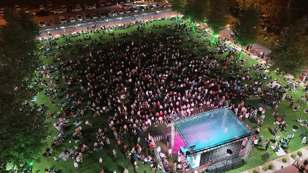 Kayseri'de şiir ve türküler geceye damga vurdu! Talha Bora Öge'den unutulmaz konser
