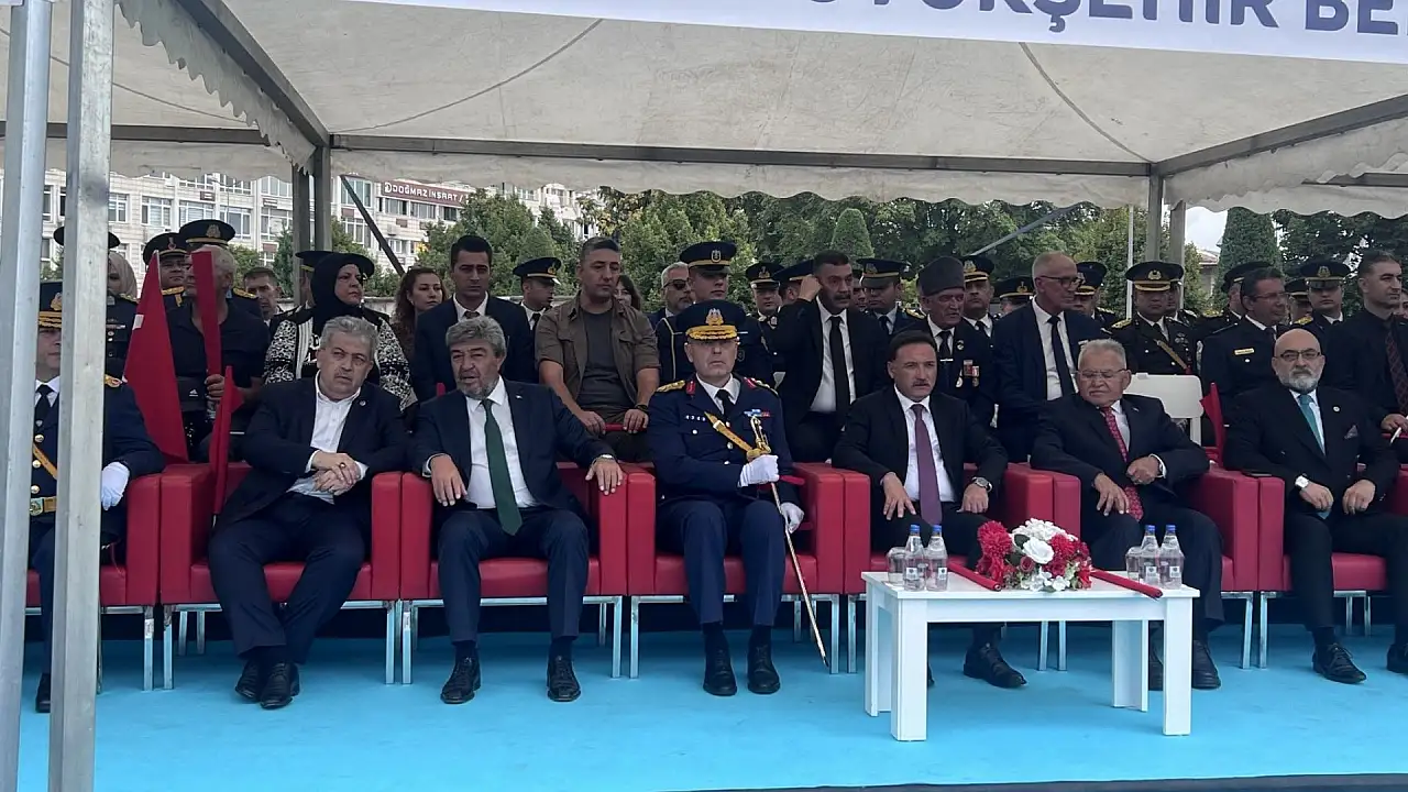 Dursun Ataş'tan 30 Ağustos mesajı: 'Şehitlerimizi rahmetle, gazilerimizi minnetle yâd ediyoruz'