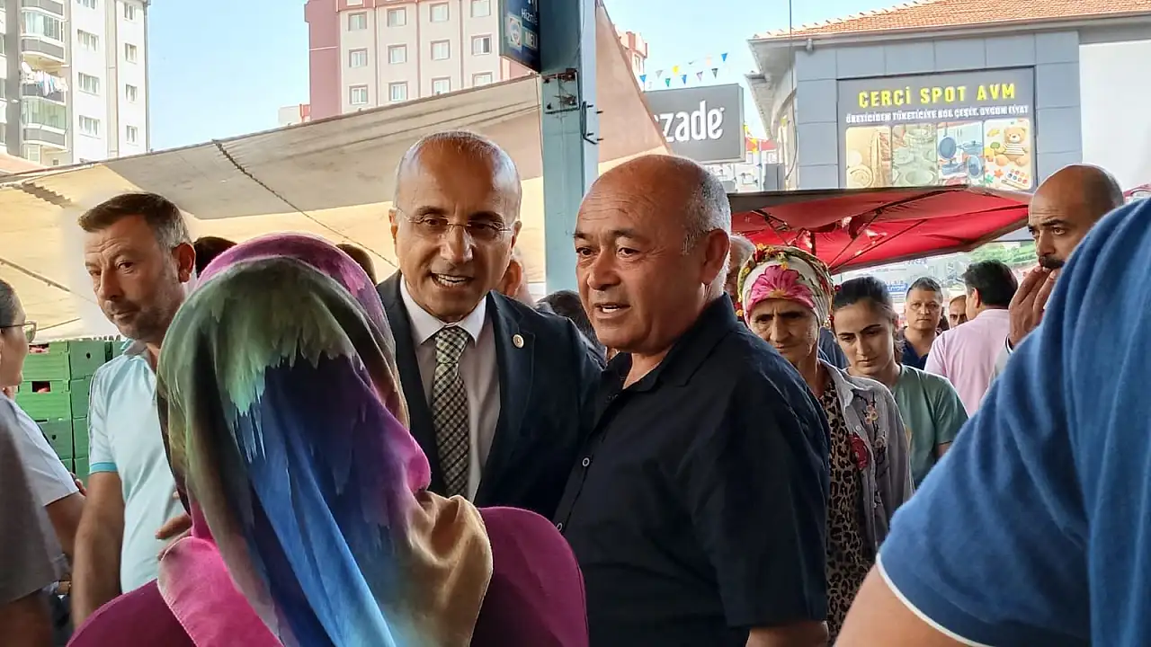 Aşkın Genç İldem Pazarı'nda vatandaş ve esnafı dinledi