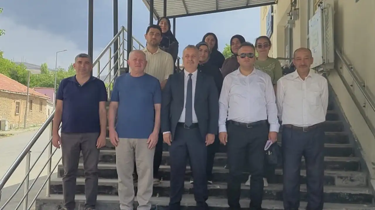 Kayseri'de görevinden ayrılan ilçe müdürü duygulandırdı!