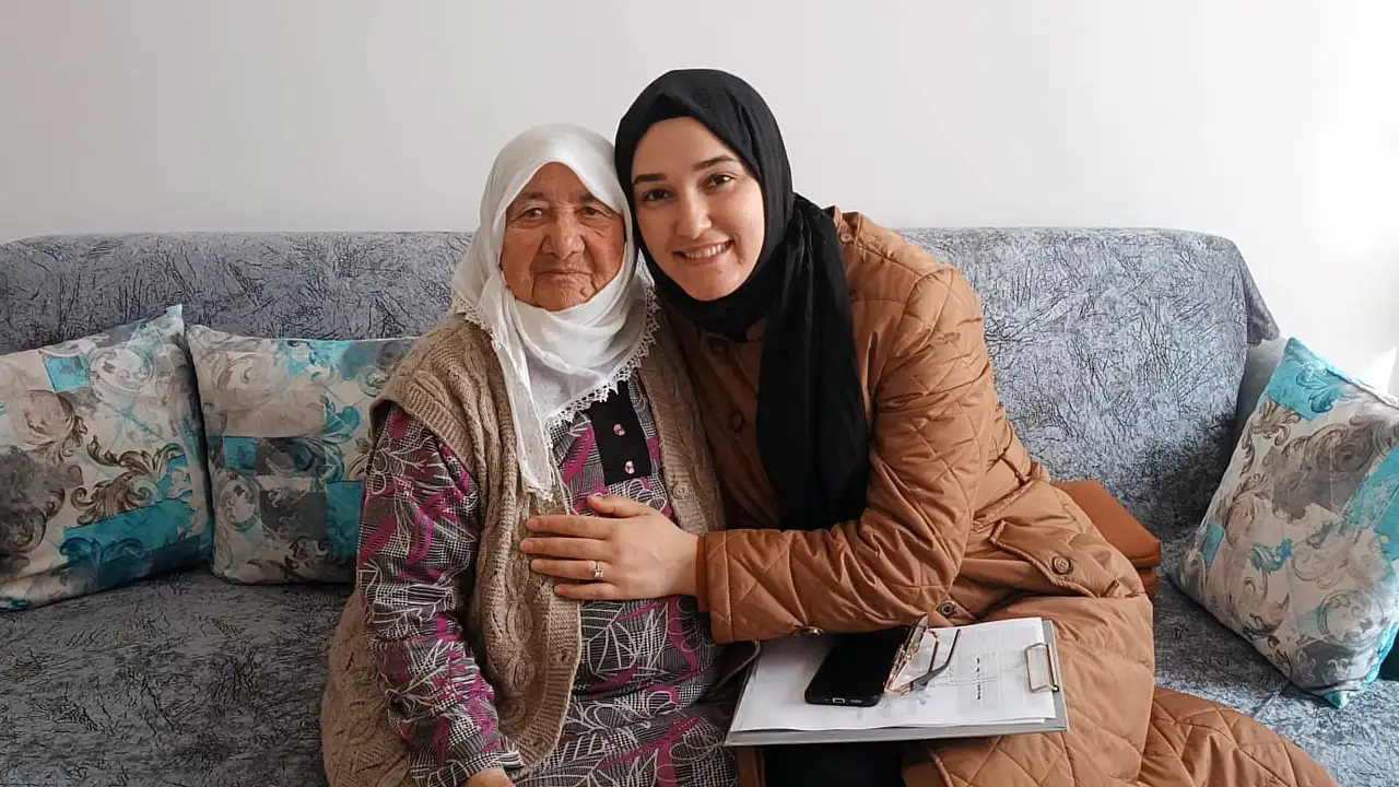 Talas'ta her kapı çalınıyor, herkesin gönlü alınıyor