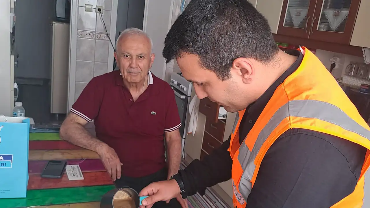 Talas'ta her kapı çalınıyor, herkesin gönlü alınıyor