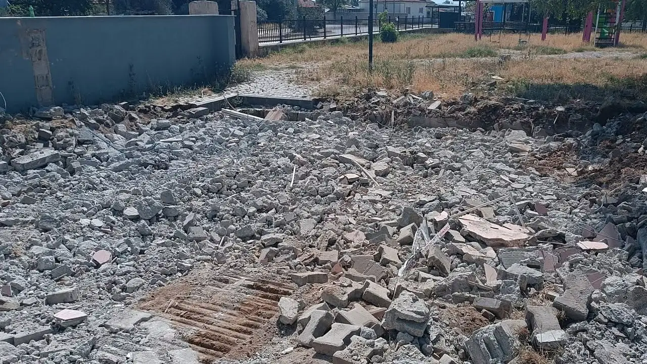 Belediye binası içinde bulunan şadırvanda teknik hata tespit edildi: Yenileme çalışmaları sürüyor!