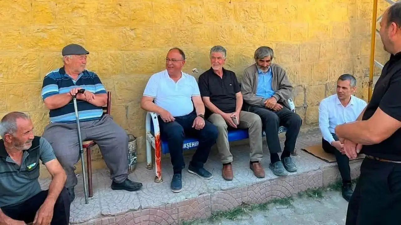 AK Parti Tomarza'da ev ev, esnaf esnaf gezdi