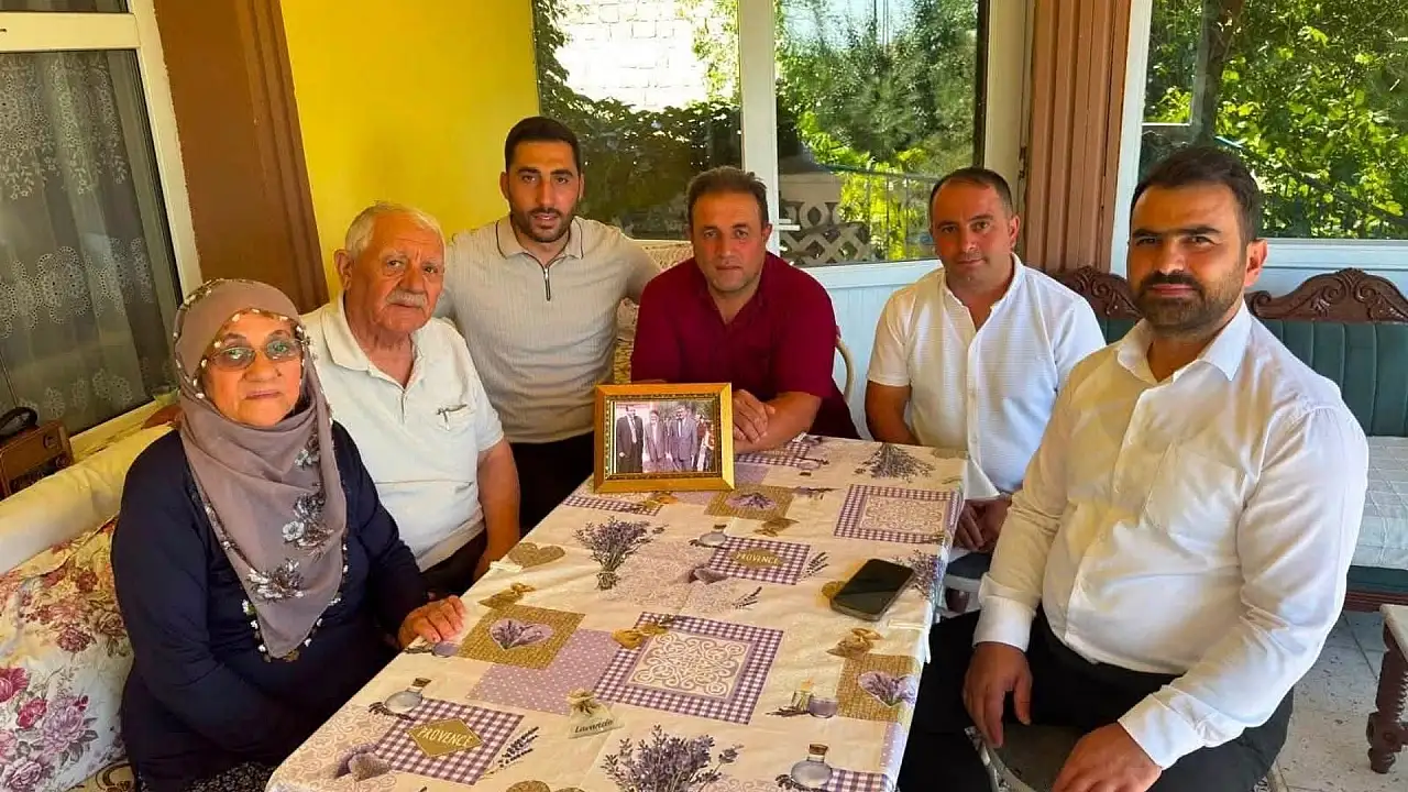 AK Parti Tomarza'da ev ev, esnaf esnaf gezdi