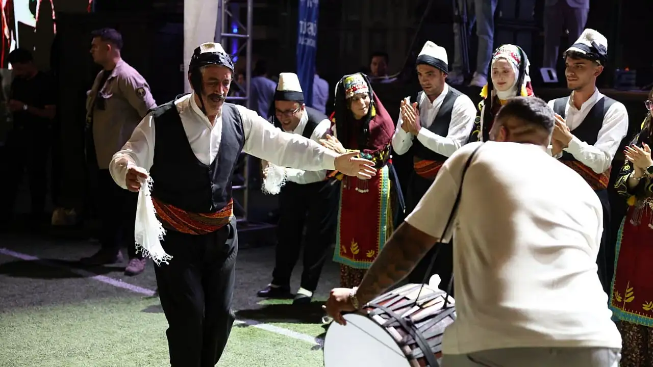 Kayseri'de 3 günlük festival böyle sona erdi! Final gecesine damga vurdular