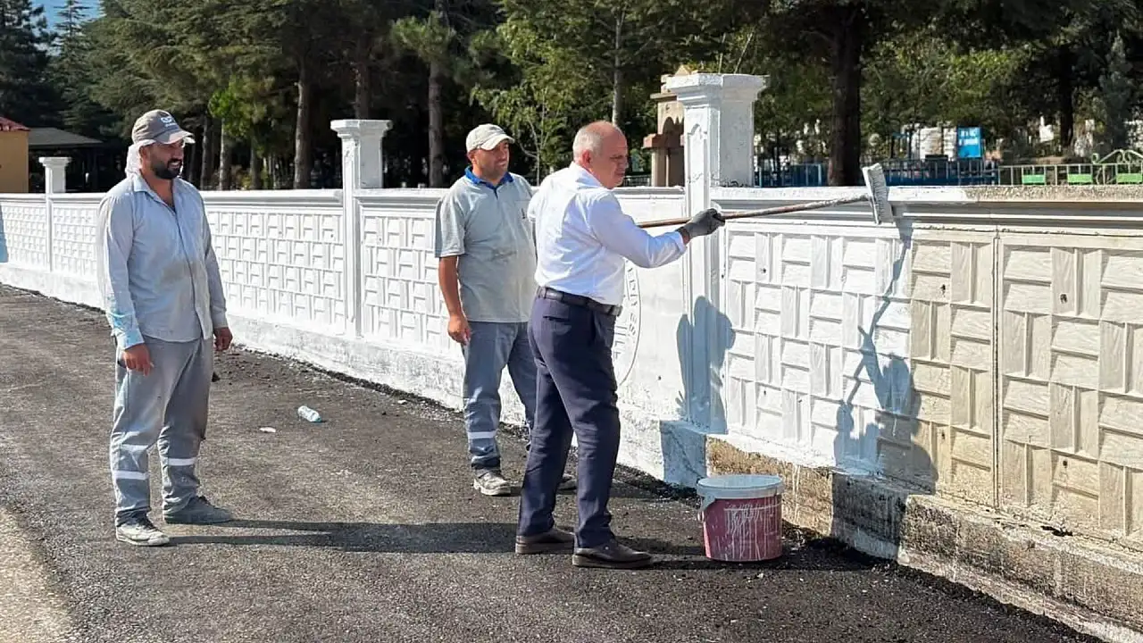 Başkan Öztürk sahaya indi, kolları sıvadı