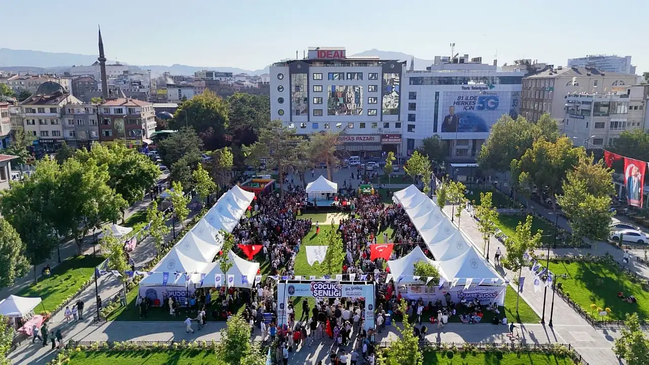 Melikgazi'de çocuklar şenlikte buluştu