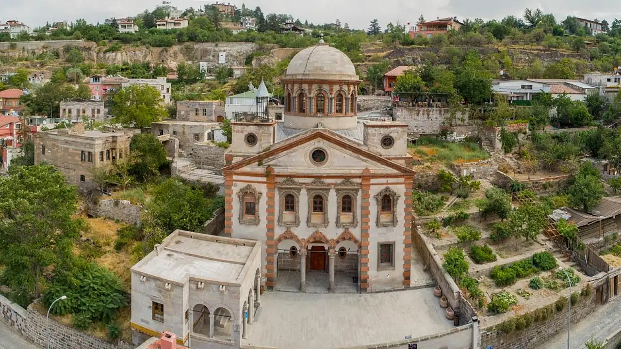 Kayseri'nin ünlü semtinde Lozan Mübadelesiyle camiye dönüşen 140 yılık tarihi kilise