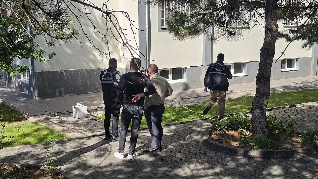 Kayseri'de korku dolu anlar! 3. kattan düşen genç kız ağır yaralandı