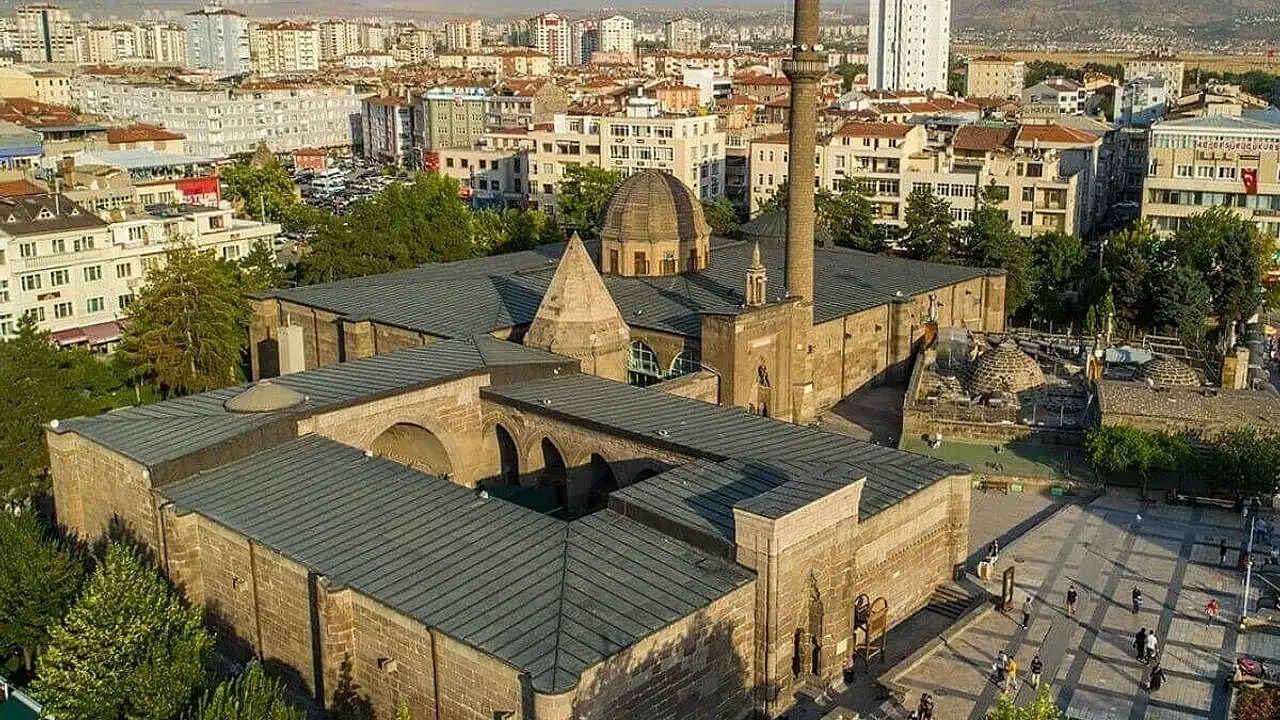 Kayseri'de herkes önünden geçiyor ama kimse hikâyesini bilmiyor! İşte Kayseri'nin muhteşem detayları