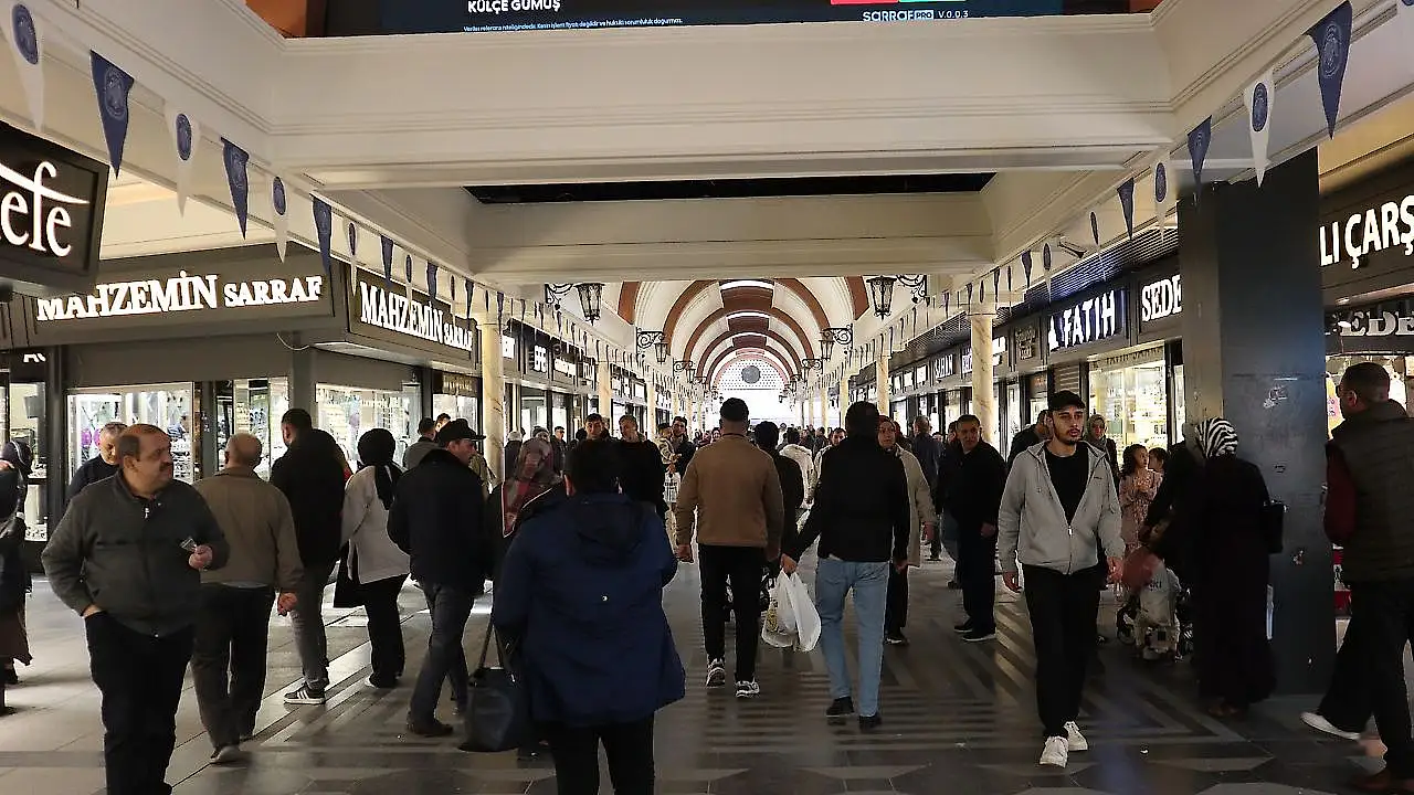 Kayseri'de Kazancılar Çarşısı karıştı: Gram altın paniği çeyrek altını gündeme getirdi!