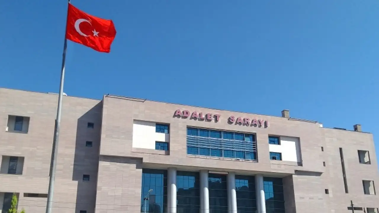 Türkiye bugün bunları konuşuyor! Deprem, altın fiyatları, sigara düzenlemesi ve siyasette hareketlilik