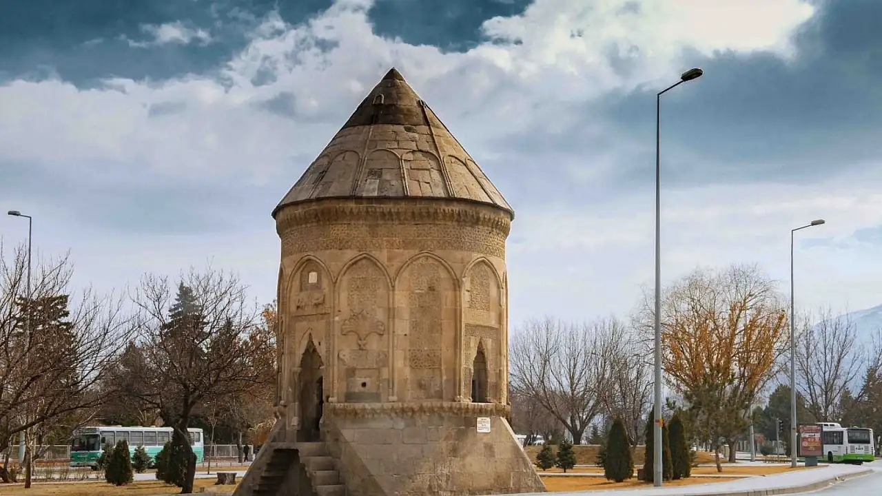 Kayseri'de herkes önünden geçiyor ama kimse hikâyesini bilmiyor! İşte Kayseri'nin muhteşem detayları