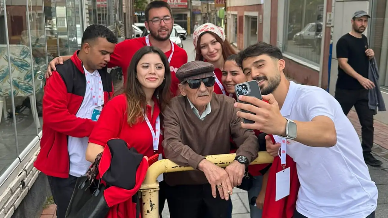Kayseri'nin genç yeteneği 81 ili geride bıraktı: Ödülünü Kırşehir'de aldı!