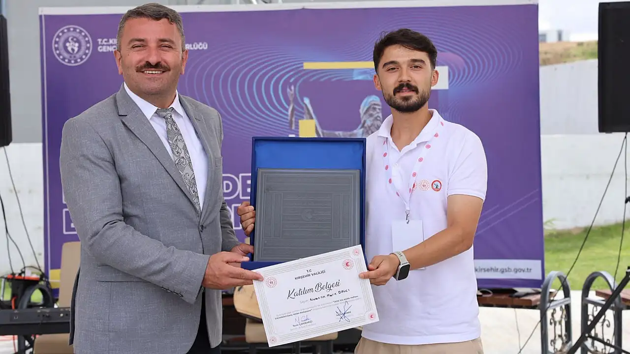 Kayseri'nin genç yeteneği 81 ili geride bıraktı: Ödülünü Kırşehir'de aldı!
