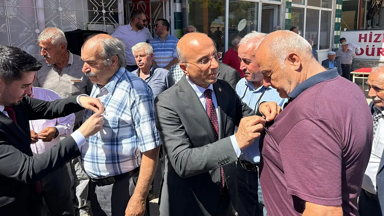 Kayseri'de siyasi dengeleri değiştirecek hamle! AK Parti ve CHP'den 5 isim YENİ Parti'ye geçti