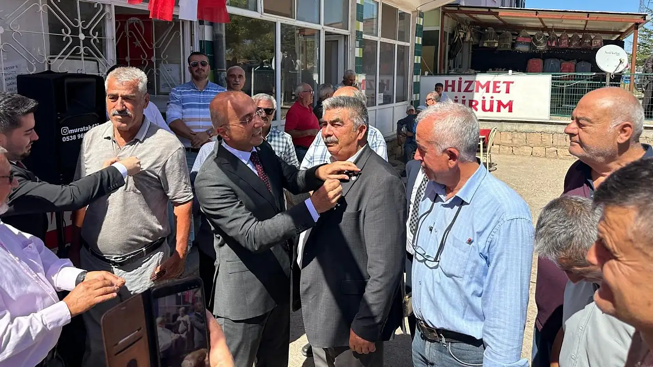 Kayseri'de siyasi dengeleri değiştirecek hamle! AK Parti ve CHP'den 5 isim YENİ Parti'ye geçti