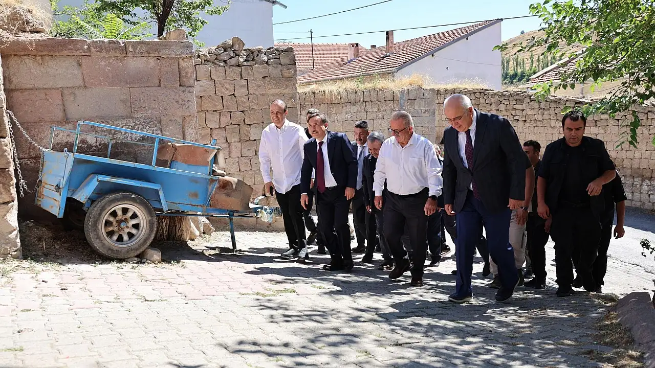 Kayseri'nin tarihi mahallesinde dönüşüm: Vali Çiçek sahada