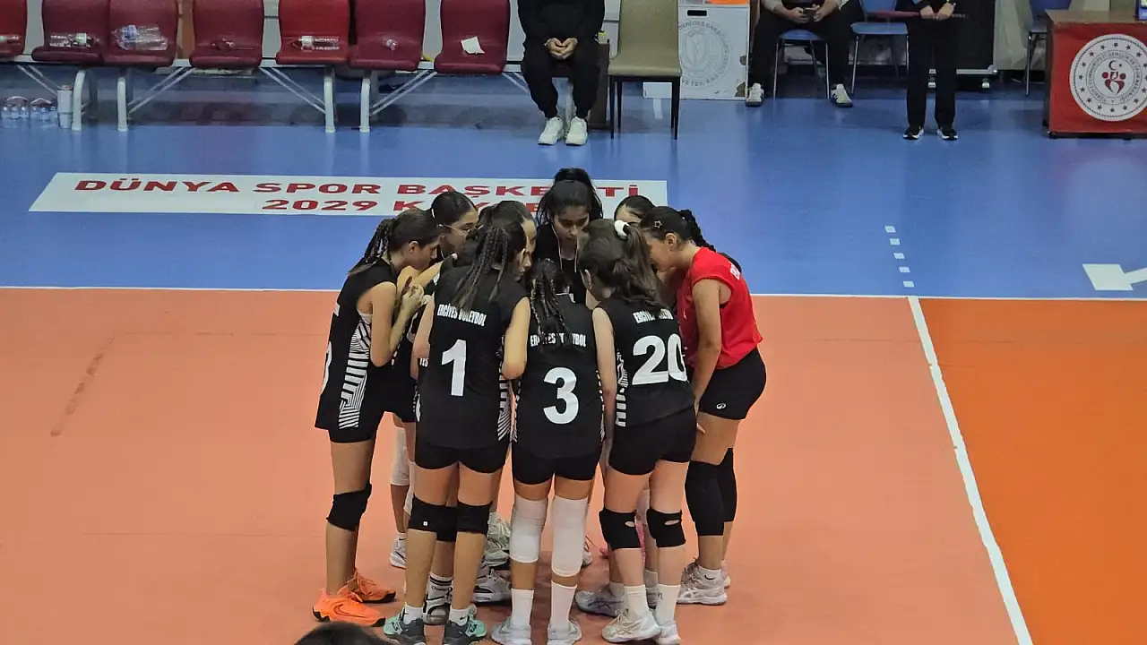 Kayseri'de filede iddialı başlangıç: Rakibine set vermedi!