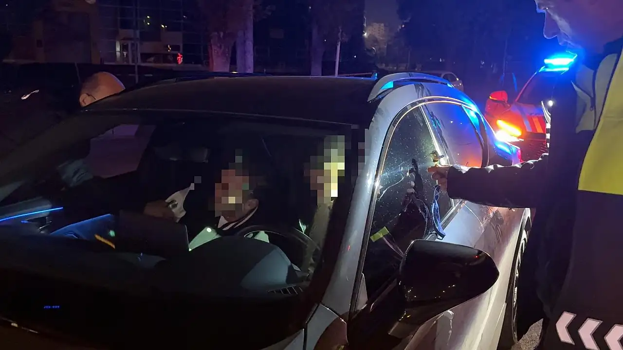 Kayseri'de trafikte uyuyakalan sürücü ceza ile uyandı!