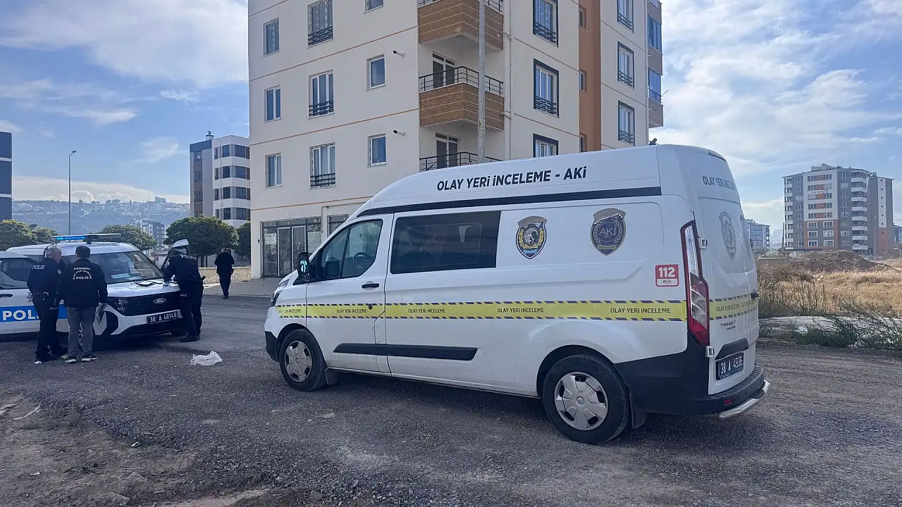 Uzaklaştırma kararı bitti, babasının evine balkondan girdi!
