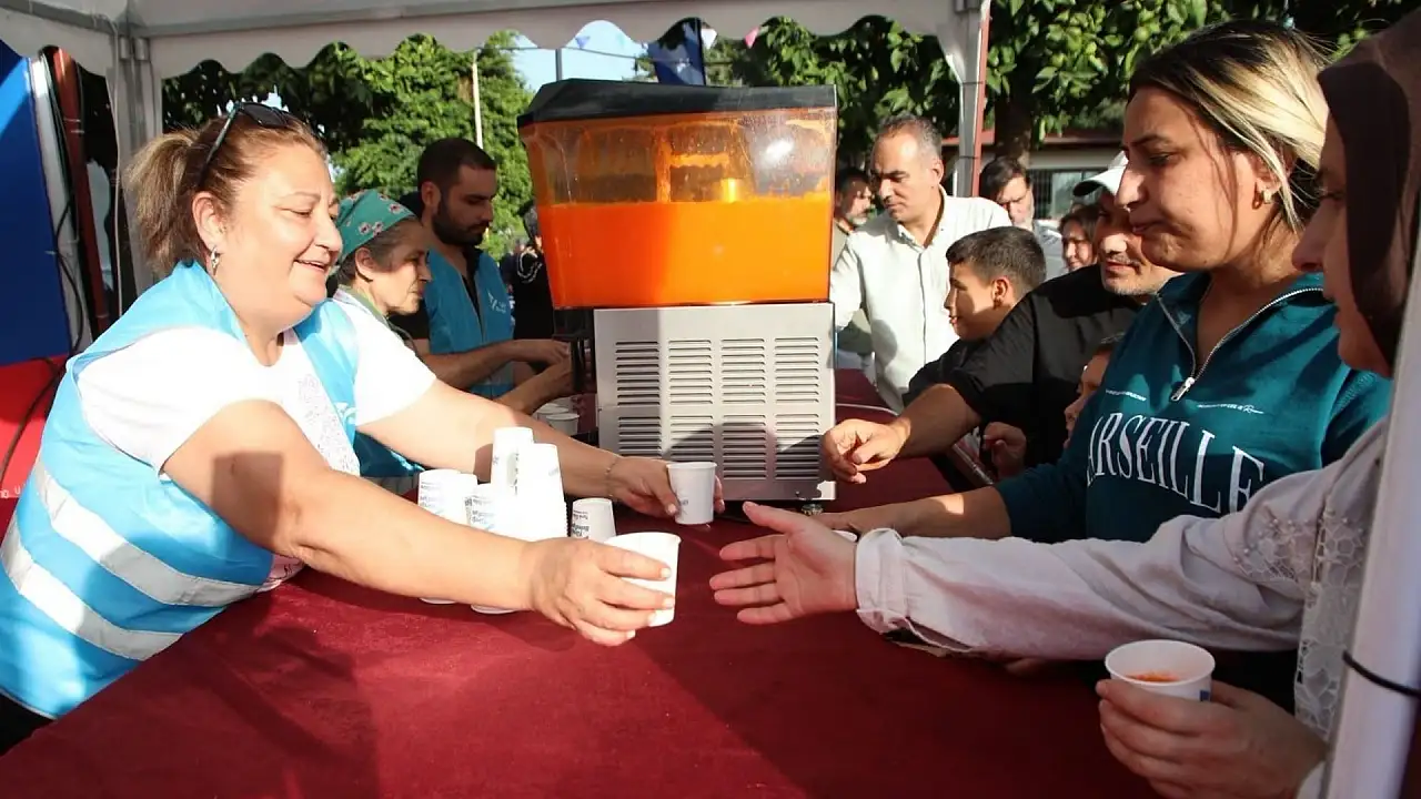 Adana'da fıstık kazanı kaynadı! Yüreğir'in lezzeti festivale damga vurdu