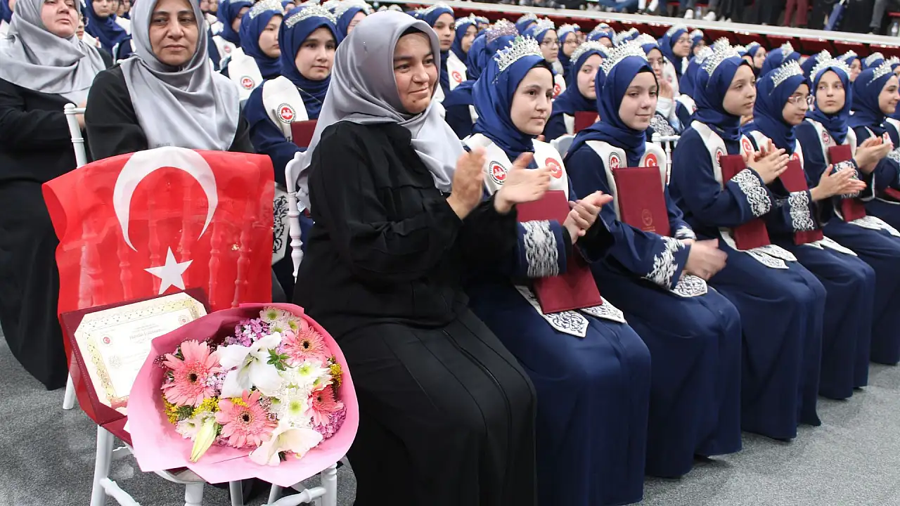 Kayseri'de 738 hafıza icazet töreni: Hayatını kaybeden Nurcan Dulkar unutulmadı