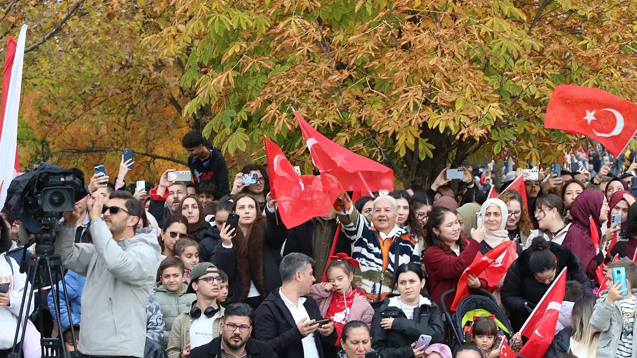 Kayseri 1. Komando Tugayı'nda askerlik yaptı, SOLOTÜRK gururunu oğluyla yaşadı!