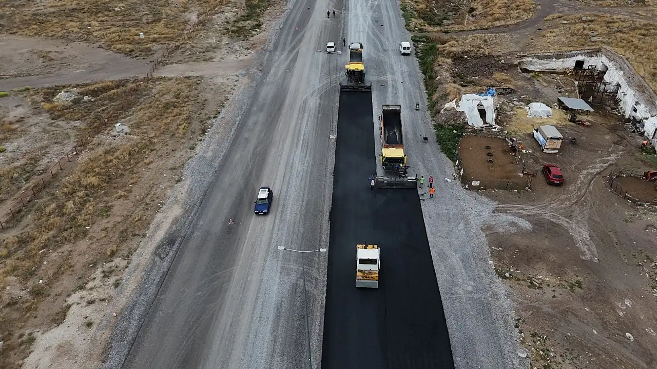 Kayseri'de ulaşımı rahatlatacak bağlantı yolunda asfalt mesaisi başladı!